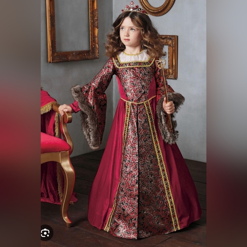 Chasing fireflies Medieval Queen Princess Red Fur + Crown